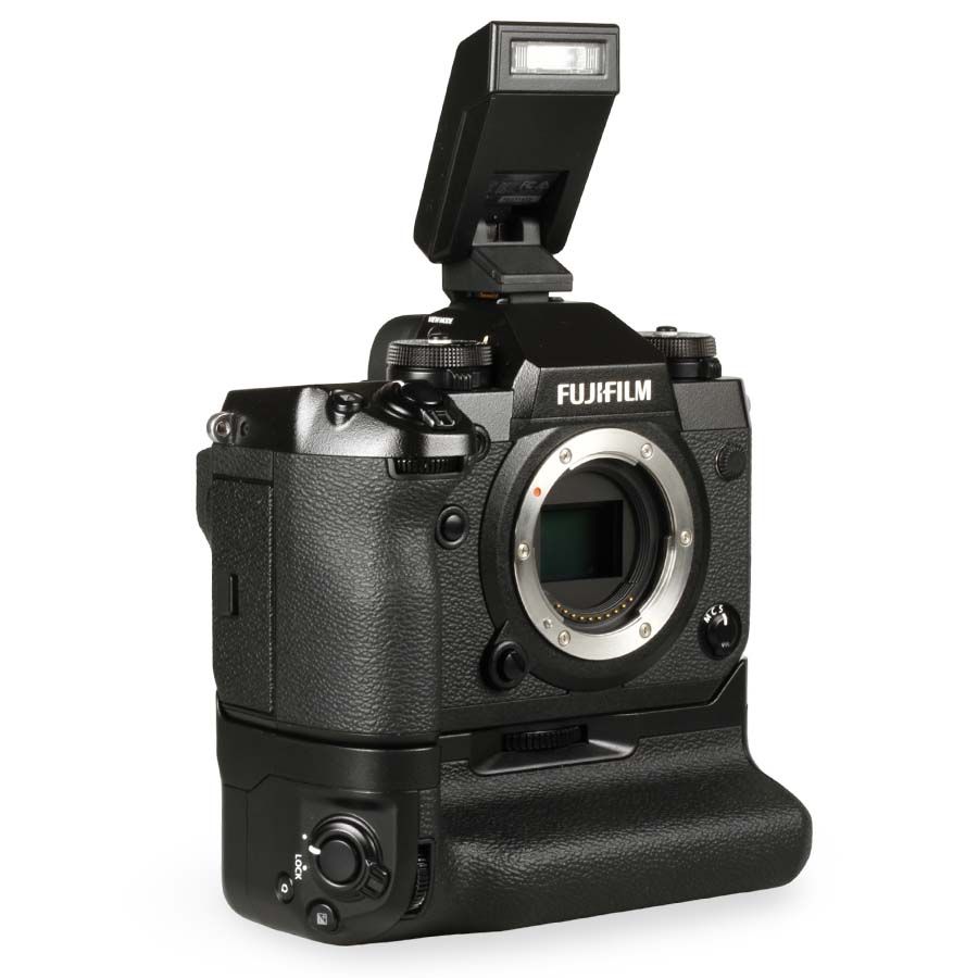 Câmera mirrorless Fujifilm X-H1 (com battery grip e flash) - USADO (7.656 disparos)