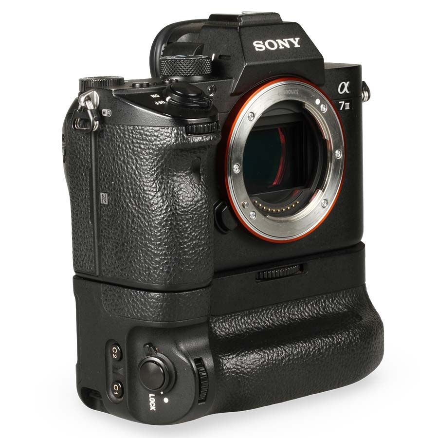 Câmera mirrorless Sony Alpha a7 III com battery grip VG-C3EM - USADO