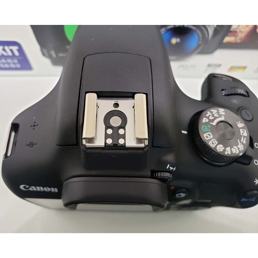 Câmera DSLR Canon EOS Rebel T7+ Plus com lente 18-55mm IS II