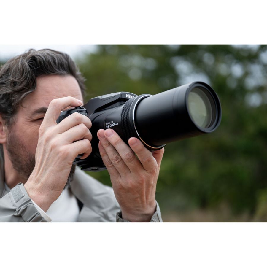 Câmera superzoom Nikon Coolpix P1100 com zoom óptico de 125x