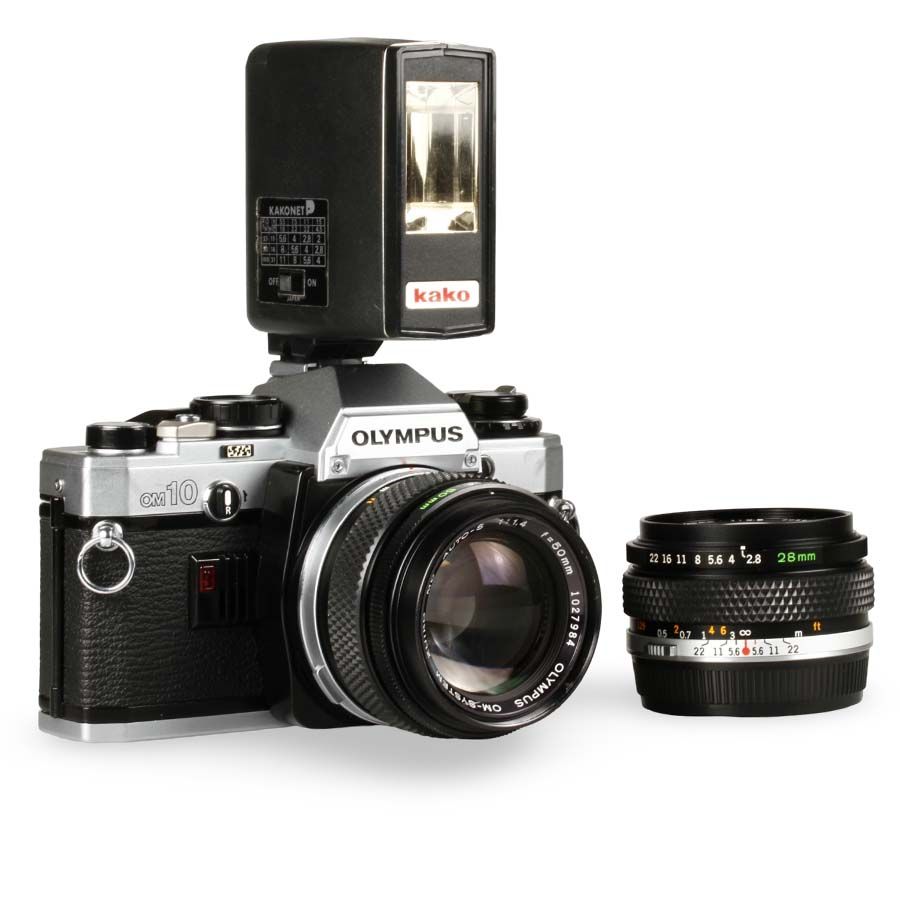 Câmera analógica 35mm Olympus OM10 com lente 50mm f1.4 + 28mm f2.8 - USADO