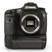 Câmera DSLR Canon EOS 7D com Grip de bateria BG-E7 - USADO (11.381 disparos)