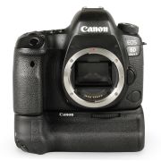 Câmera DSLR Canon EOS 6D Mark II com battery grip BG-E21 - USADO (36.880 disparos)