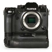 Câmera mirrorless Fujifilm X-H1 (com battery grip) - USADO (352 disparos)
