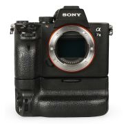 Câmera mirrorless Sony Alpha a7 III com battery grip VG-C3EM - USADO