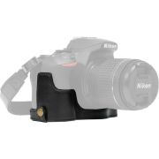 Estojo "Half Case" MegaGear MG1170 para câmera Nikon D5500 e D5600 com alça de pescoço