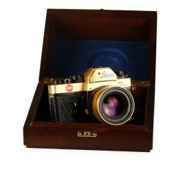 Leica R3 Electonic Dourada - Edição comemorativa do centenário de Oskar Barnack, lançada em 1979.