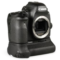 Câmera DSLR Canon EOS 6D Mark II com battery grip BG-E21 - USADO (36.880 disparos)