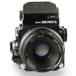 Câmera analógica médio formato Zenza Bronica ETRS + 75mm f2.8 + 105mm f3.5 + magazine extra - USADO